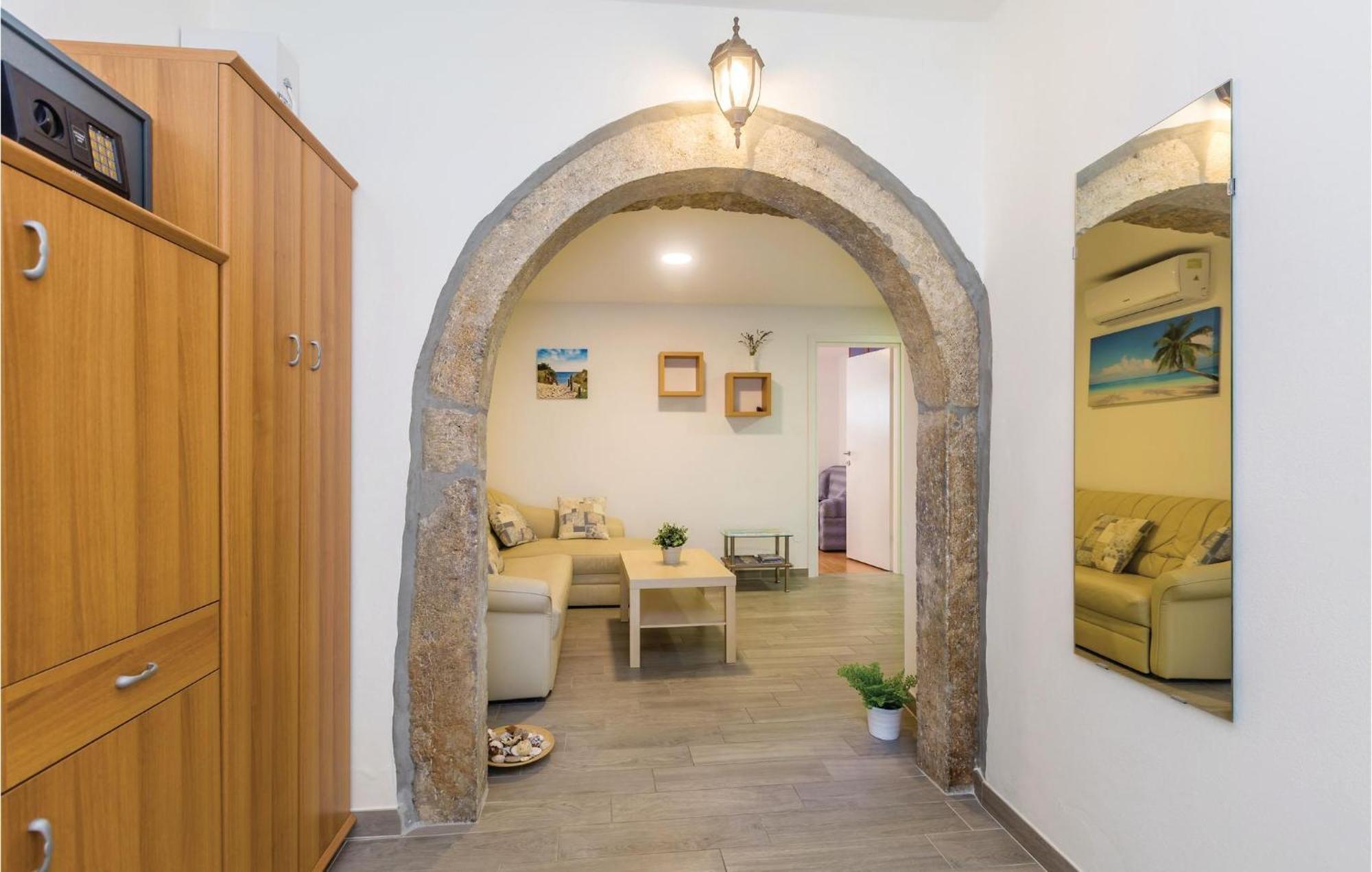 Gorgeous Apartment In Krk With Wifi Punat Exterior photo